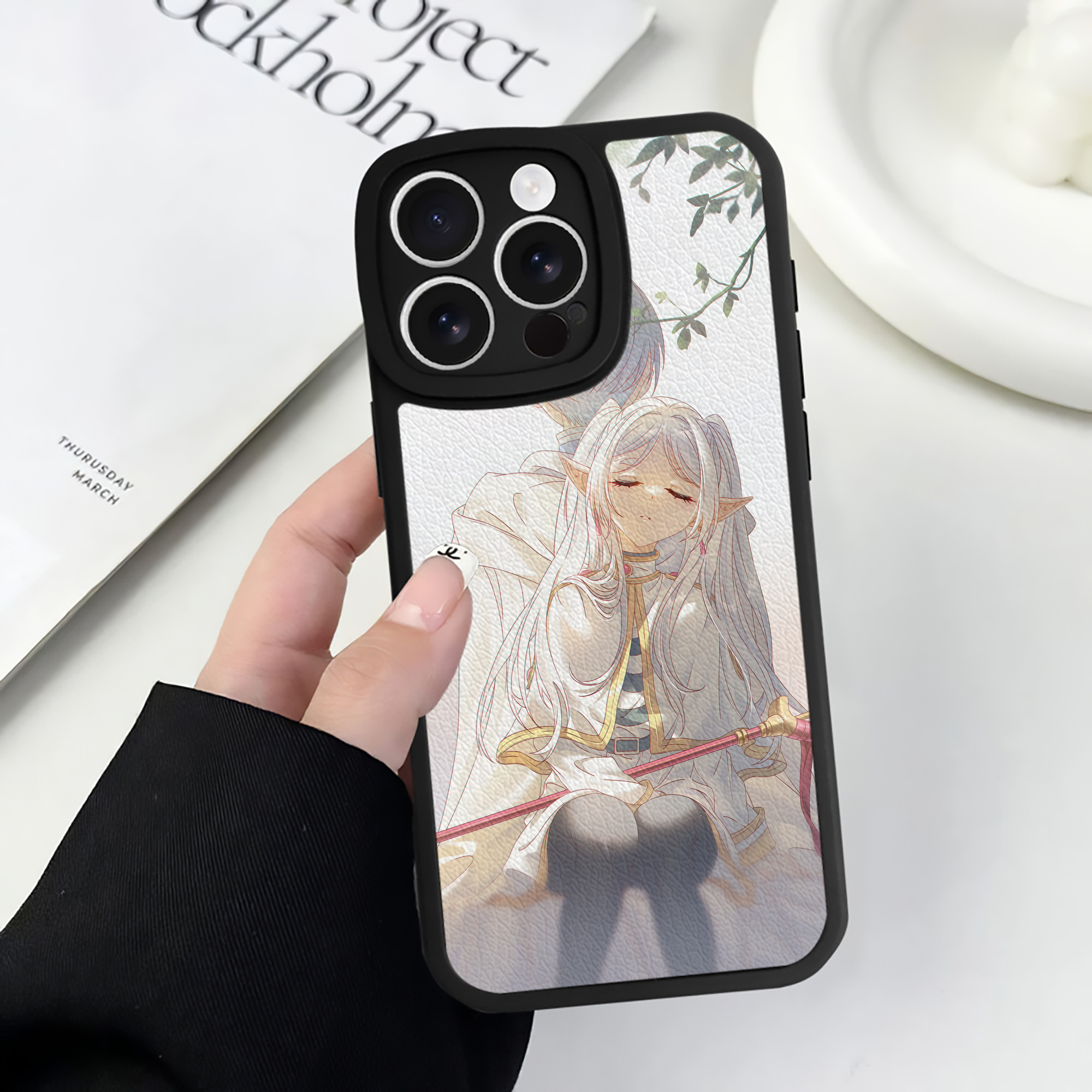 （画像用） 葬送のフリーレン Frieren 【iPhone 16シリーズ対応】シリコンスマホケース（レザー調） 材質：シリコン
